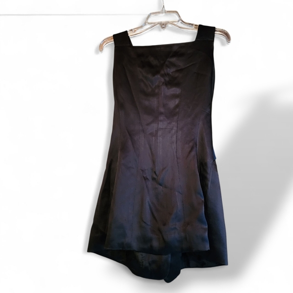 Annie Reva Vintage Black Vest Top with Silver-tone Hardware Detail - Picture 2 of 5